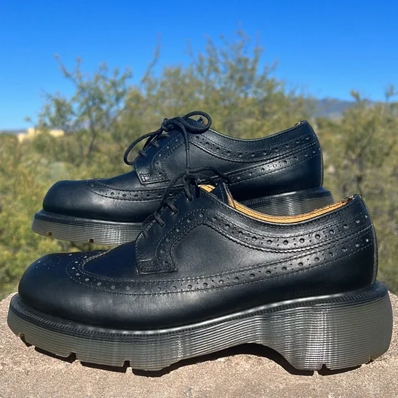 🏴󠁧󠁢󠁥󠁮󠁧󠁿 Vintage Dr. Martens Platform MIE Brogue Black Wingtip Oxfords UK 7